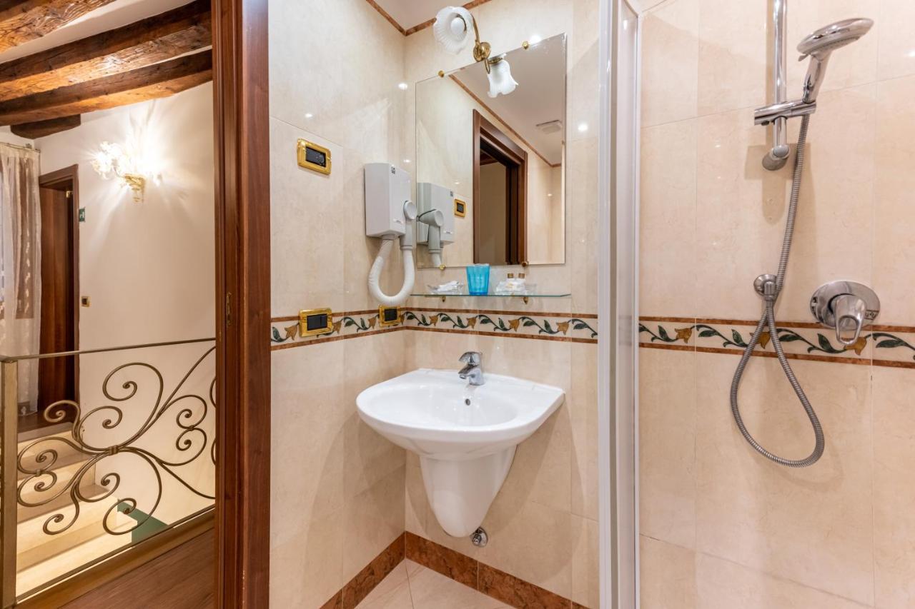 Ca' Pinelli Apartment Venice Luaran gambar